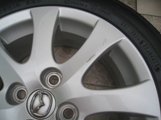 ขายล้อแม็ก Mazda 2 15"x6" et45 4รู100 +ยางปี4512 ล้อแม็กมีรอยอยู่ 2วงตามรูปครับ  สนใจติดต่อเล็กคลองสามครับ (081-3747940)