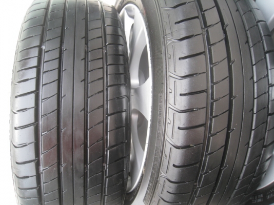 ขายล้อแม็ก Mazda 2 15"x6" et45 4รู100 +ยางปี4512 ล้อแม็กมีรอยอยู่ 2วงตามรูปครับ  สนใจติดต่อเล็กคลองสามครับ (081-3747940)