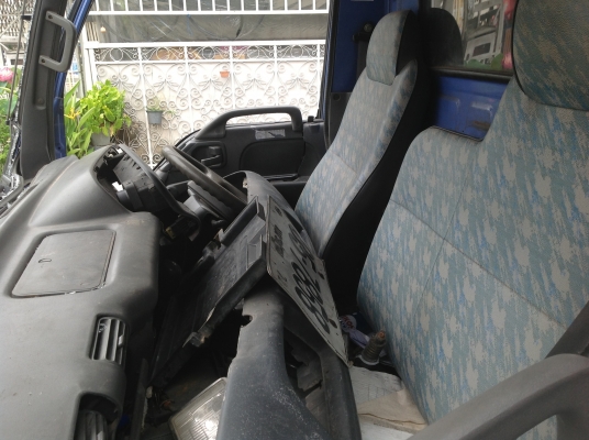 ขาย 6 ล้อ NKR 130 เทอร์โบว์ รถห้าง ปี 46 ขาย 6 ล้อ NKR 130 เทอร์โบว์ รถห้าง ปี 46