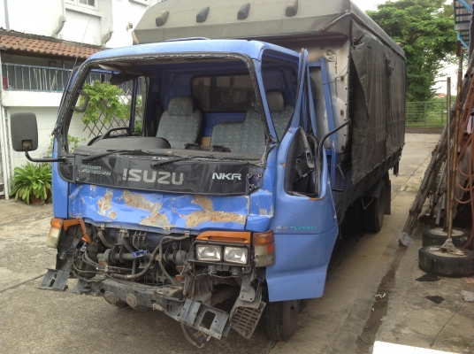 ขาย 6 ล้อ NKR 130 เทอร์โบว์ รถห้าง ปี 46 ขาย 6 ล้อ NKR 130 เทอร์โบว์ รถห้าง ปี 46