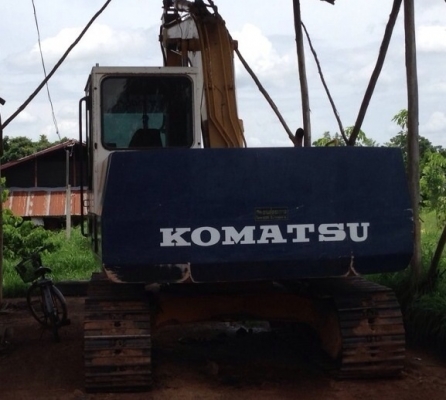 KOMATSU PC 100-5 รถบอดี้สวยเดิมๆ เครื่องแน่นแรงดีไม่มีเยิ้ม ปั๊มเดิมทำงานเร็วไม่มีโหลด ภายในเก๋งคอนโทรลยาว แอร์เย็น ภายนอกบูมอาร์มสวยไม่มีปะ ช่วงล่างเอวแน่นดี โซ่บูทใบแทรกเต็มดีประมาณ 70\% พร้อมทำงานได้เลย เอกสารใบอินวอยซ์ครบ ราคาต่อรองได้ครับ
