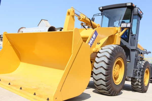 รถตักใหม่ขนาด 2-3 คิวยี่ห้อ WORLD W136 แกร่งเหนือใคร ราคาสุดคุ้ม คุณภาพที่เราคัดสรรมาอย่างดี รับประกันให้ 1 ปีพร้อมเปลี่ยนถ่านน้ำมันเครื่องให้ 2 ครั้ง