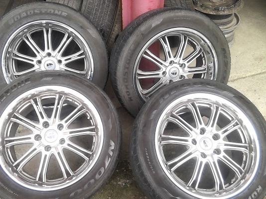 ล้อขอบ17 5รู 114พร้อมยาง 215-55-17roaestronp n7000 ราคา 10000บาท