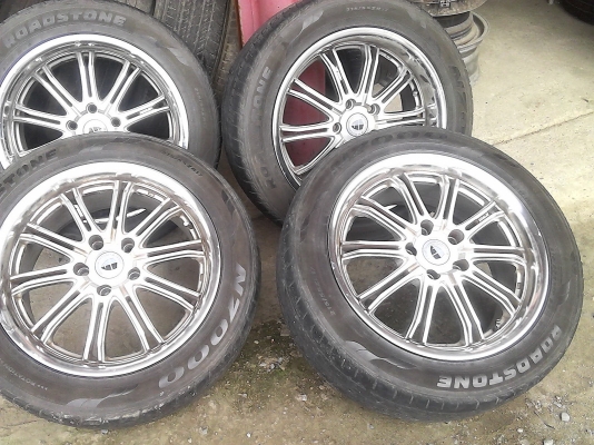 ล้อขอบ17 5รู 114พร้อมยาง 215-55-17roaestronp n7000 ราคา 10000บาท ล้อขอบ17 5รู 114พร้อมยาง 215-55-17roaestronp n7000 ราคา 10000บาท