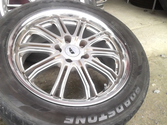 ล้อขอบ17 5รู 114พร้อมยาง 215-55-17roaestronp n7000 ราคา 10000บาท ล้อขอบ17 5รู 114พร้อมยาง 215-55-17roaestronp n7000 ราคา 10000บาท