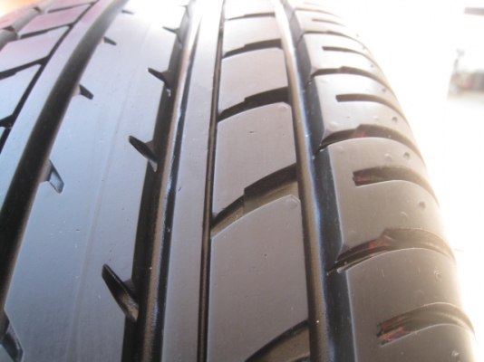 ขายล้อแม็ก Toyota vios ป้ายแดง 15"x5.5" et45 4รู100 +ยางปี13  สนใจติดต่อ เล็กคลองสามครับ (081-3747940)