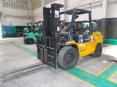 ขายรถฟอร์คลิฟท์มือสอง TOYOTA 4.5 T LPG ราคาถูก สนใจโทร 083 081 2889