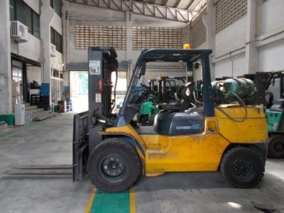 ขายรถฟอร์คลิฟท์มือสอง TOYOTA 4.5 T LPG ราคาถูก สนใจโทร 083 081 2889