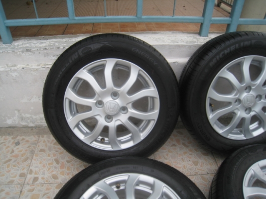 ขายล้อแม็ก Honda brio amaze 14"x5" et50 4รู100 +ยางปี0113  (081-3747940)