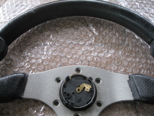 พวงมาลัย momo race แท้ 1600 พวงมาลัย momo race แท้ 1600