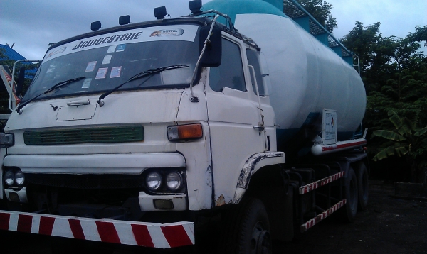 ขายรถ10ล้อ1เพลาพร้อมถังเลสอุปกรณ์ปั๊มลมครบๆแค่ถังก็คุ้มแล้ว