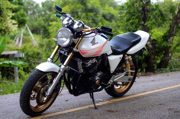 ขาย - แลก Cb400 ปี 95 สวยใสใหม่กริป อยากขับ รถยนต์ สนใจลองเสนอมาคับ