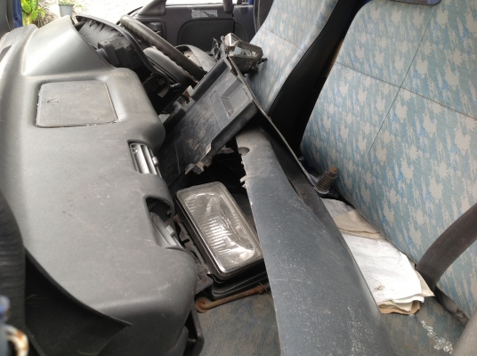 ขาย 6 ล้อ NKR 130 โบว์ รถห้าง ปี 46 ขาย 6 ล้อ NKR 130 โบว์ รถห้าง ปี 46