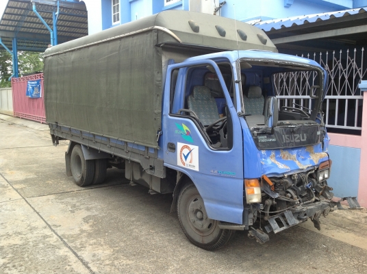 ขาย  6 ล้อ NKR 130 โบว์ รถห้าง ปี 46