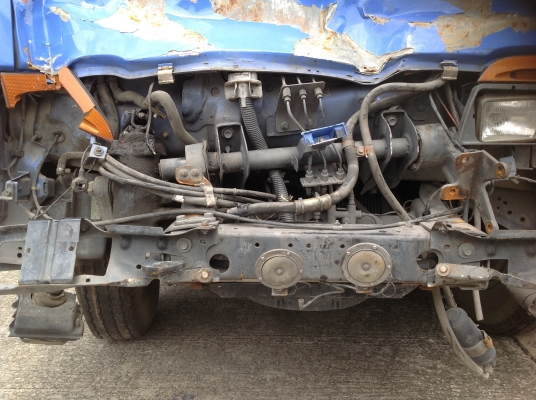 ขาย 6 ล้อ NKR 130 โบว์ รถห้าง ปี 46 ขาย 6 ล้อ NKR 130 โบว์ รถห้าง ปี 46