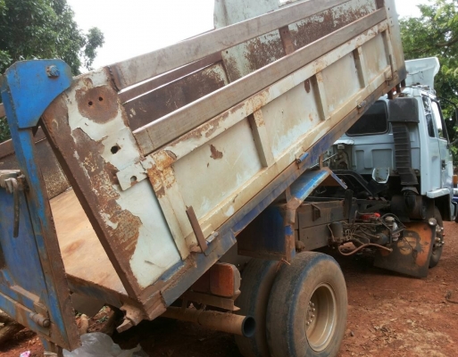 ISUZU ROCKY FRR 175 HP 6BG1 หกล้อดั๊มพ์ กระบะดั๊มพ์เหล็ก 6 ตันยิงหน้าความยาว 3.60 เมตรสภาพดี เครื่องแน่นดีแรงดี หัวเก๋งสีสันบางๆเดิมๆภายในคอนโซลสวยครบ ช่วงล่างแน่น ยาง 8.25 ขอบ 16 สภาพดี 70\% พร้อมบรรทุกพร้อมใช้งาน เอกสารทะเบียนภาษีครบพร้อมโอน ราคาต่อรองได