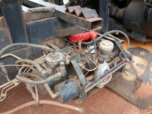 ISUZU ROCKY FRR 175 HP 6BG1 หกล้อดั๊มพ์ กระบะดั๊มพ์เหล็ก 6 ตันยิงหน้าความยาว 3.60 เมตรสภาพดี เครื่องแน่นดีแรงดี หัวเก๋งสีสันบางๆเดิมๆภายในคอนโซลสวยครบ ช่วงล่างแน่น ยาง 8.25 ขอบ 16 สภาพดี 70\% พร้อมบรรทุกพร้อมใช้งาน เอกสารทะเบียนภาษีครบพร้อมโอน ราคาต่อรองได