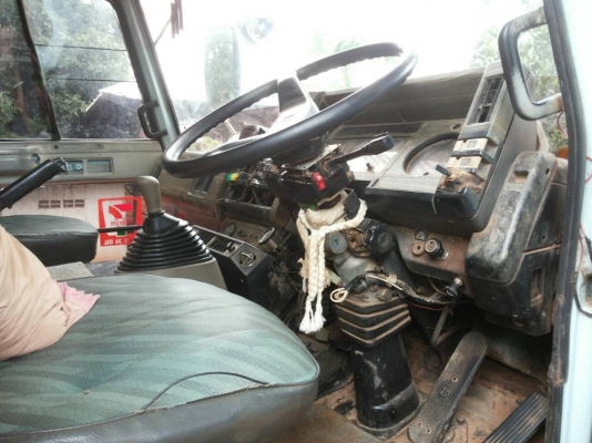 ISUZU ROCKY FRR 175 HP 6BG1 หกล้อดั๊มพ์ กระบะดั๊มพ์เหล็ก 6 ตันยิงหน้าความยาว 3.60 เมตรสภาพดี เครื่องแน่นดีแรงดี หัวเก๋งสีสันบางๆเดิมๆภายในคอนโซลสวยครบ ช่วงล่างแน่น ยาง 8.25 ขอบ 16 สภาพดี 70\% พร้อมบรรทุกพร้อมใช้งาน เอกสารทะเบียนภาษีครบพร้อมโอน ราคาต่อรองได