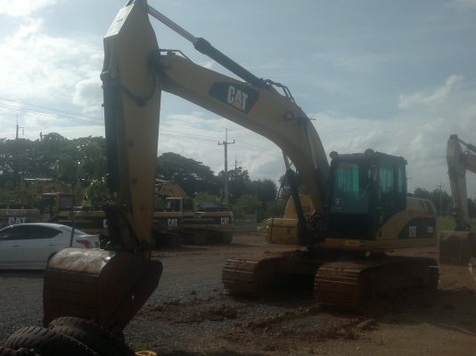 CAT 320D
