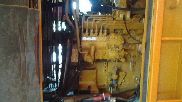 15. ขายเครื่องปั่นไฟ  90 kva    ราคา 400,000  บาท (เครื่องสีส้ม )