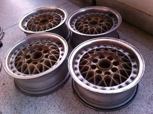 ล้อลายbbs(ในรูปไม่ได้ล้าง) ขนาด13X5.5 4รู110และ114 ET+5ถึง+10(วัดเองคร่าวๆ) ใส่รถขับหลังได้เกือบทุกรุ่น สภาพเดิม ขอบหนา ไม่คด ไม่ดุ้ง ไม่เบียด เอาไปทำสีอย่างเดียวแจ่ม ขาย4วง 4,500 บาทจ้า 085-989-6571(สั่งปัดเงา+ทำสีเพิ่ม 1,200จ้า)