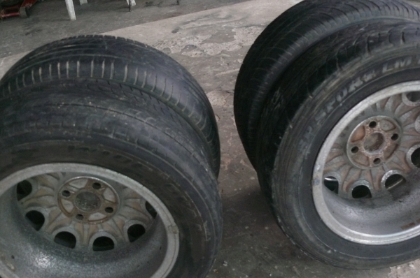 ขออนุญาติขาย แม็ค พร้อมยางของtoyota colola