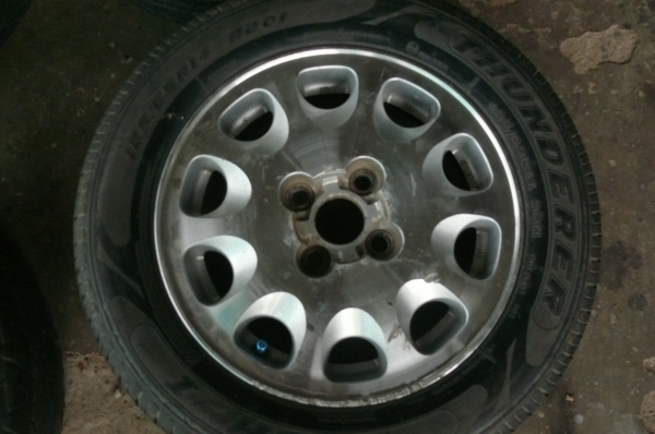 ขออนุญาติขาย แม็ค พร้อมยางของtoyota colola