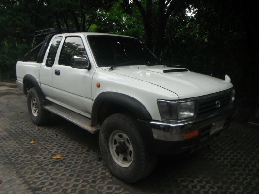 ขายToyota ln130 4wd. Auto. 2j-VVTi+lpg