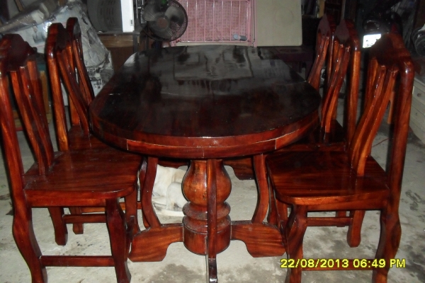 ขายโต๊ะกินข้าวไม้มะค่า