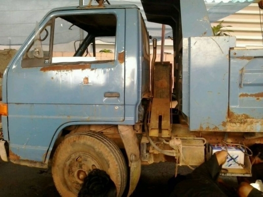 รถอีซูซุ 6 ล้อดั้ม NKR  110 แรงม้า  สนใจติดต่อ 081 - 6079515