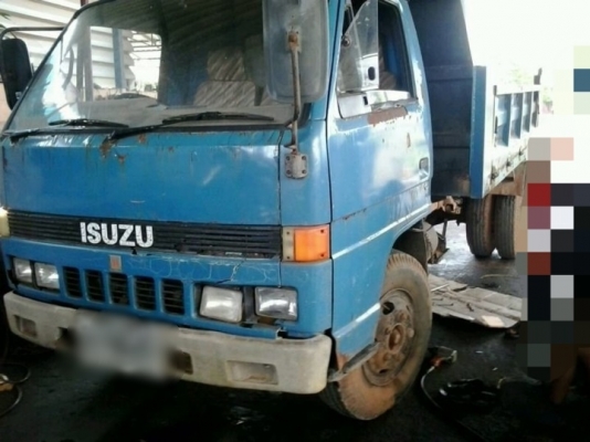 รถอีซูซุ 6 ล้อดั้ม NKR  110 แรงม้า  สนใจติดต่อ 081 - 6079515