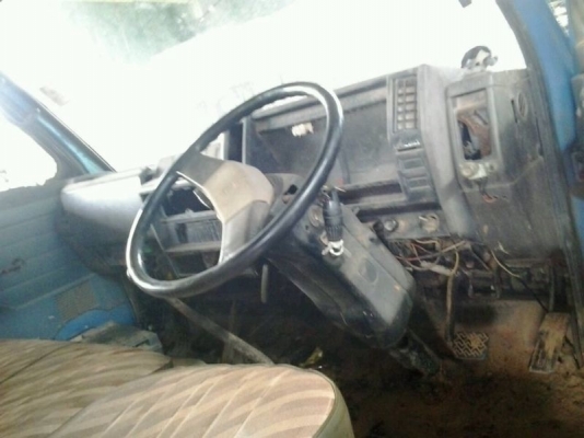 รถอีซูซุ 6 ล้อดั้ม NKR  110 แรงม้า  สนใจติดต่อ 081 - 6079515