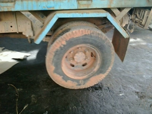 รถอีซูซุ 6 ล้อดั้ม NKR  110 แรงม้า  สนใจติดต่อ 081 - 6079515