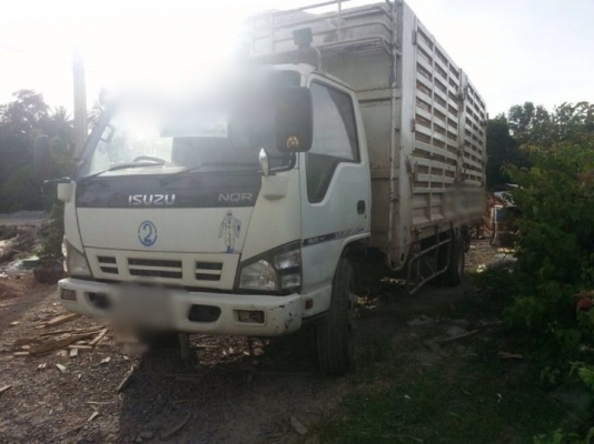 รถอีซูซุ 6 ล้อ รั้ว NQR 150 แรงม้า ปี 49 สนใจติดต่อ 081 - 6079515