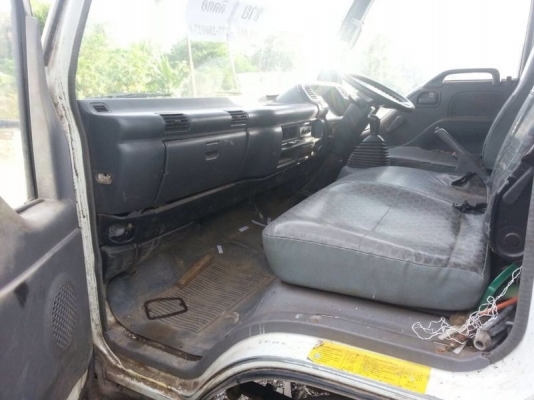 รถอีซูซุ 6 ล้อ รั้ว NQR 150 แรงม้า ปี 49 สนใจติดต่อ 081 - 6079515