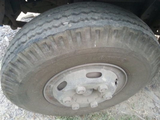 รถอีซูซุ 6 ล้อ รั้ว NQR 150 แรงม้า ปี 49 สนใจติดต่อ 081 - 6079515