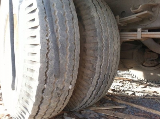 รถอีซูซุ 6 ล้อ รั้ว NQR 150 แรงม้า ปี 49 สนใจติดต่อ 081 - 6079515