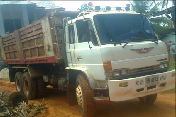 HINO F18 เครื่อง JO8 (210 แรงม้า) เกียร์ Eiton ช่วงล่าง ZM 10 น้อต สวยๆ ราคาต่อรอง