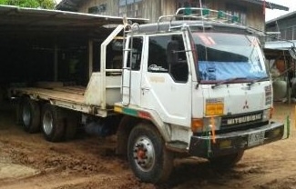 MITSUBISHI FUSO FN215 - 165 HP 6D14 รถหางปลาสิบล้อเพลาเดียว รถสวยมากๆครับพร้อมใช้งาน ใช้ลาก PC-120 อยู่ครับตอนนี้ เครื่องแห้งแรงดีไม่มีเยิ้ม หัวเก๋งตาเหลี่ยมสภาพอย่างสวย ภายในคอนโซลสวยครบพร้อม พวงมาลัยเพาเวอร์ ระบบเบรคทริ๊ปฟี้ครบ ช่วงล่างคัชซีสวยเดิมๆไม่ม