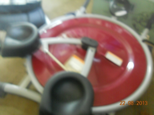 (สองตัวในราคา4000)เครื่องออกกำลังกาย 2 ตัว ตัวแรกยี่ห้อ cardio max เป็นแบบยืนสองเท้าเหมือนเดินแต่มีแรงต้านและเหวี่ยงชุดแขน