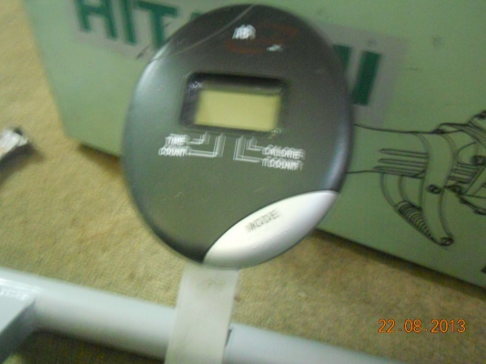 (สองตัวในราคา4000)เครื่องออกกำลังกาย 2 ตัว ตัวแรกยี่ห้อ cardio max เป็นแบบยืนสองเท้าเหมือนเดินแต่มีแรงต้านและเหวี่ยงชุดแขน