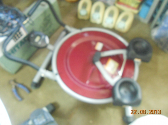 (สองตัวในราคา4000)เครื่องออกกำลังกาย 2 ตัว ตัวแรกยี่ห้อ cardio max เป็นแบบยืนสองเท้าเหมือนเดินแต่มีแรงต้านและเหวี่ยงชุดแขน