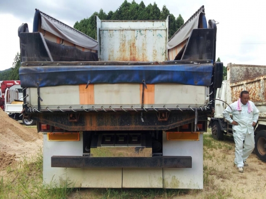 รถบรรทุกดั้ม 10ล้อเพลาคู่ สเปคญี่ปุ่น สวยสุดๆ แต่งมาเต็มตัว รถบรรทุกดั้ม 10ล้อเพลาคู่ สเปคญี่ปุ่น สวยสุดๆ แต่งมาเต็มตัว