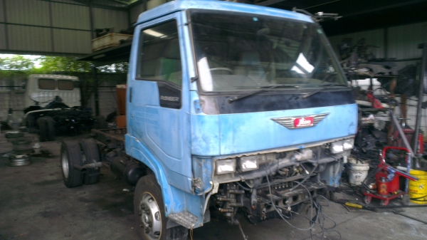 Hino KM ซุบเปอร์เสี่ย 195แรง  เบรคจิฟฟี่  ช่วงสั้น พอดีทำรถดั้ม