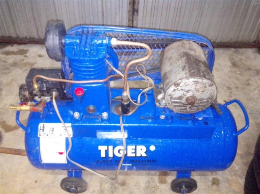 ขายปั๊มลม มือสอง จัดส่งได้ครับ 1/4 HP 36 ลิตร พร้อมมอเตอร์ 2,800 บาท