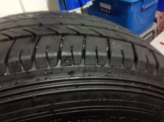 ขายยางรถสภาพดีมากครับ ยางติดรถวีโก้ แชมป์มาครับ 205 70 15 ยางปี 12 ขายยางรถสภาพดีมากครับ ยางติดรถวีโก้ แชมป์มาครับ 205 70 15 ยางปี 12