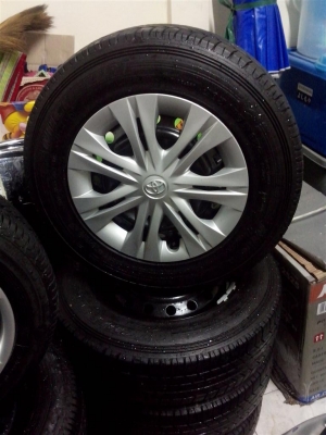 ขายยางรถสภาพดีมากครับ ยางติดรถวีโก้ แชมป์มาครับ 205 70 15 ยางปี 12