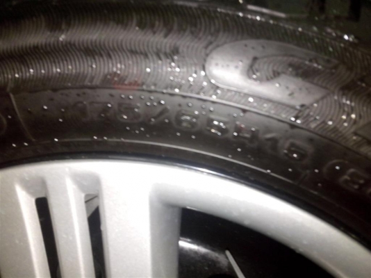 ยางป้ายแดง ปี 2013 ขอบ 15 ครับ ขนาด 175/65/15 ยางป้ายแดง ปี 2013 ขอบ 15 ครับ ขนาด 175/65/15