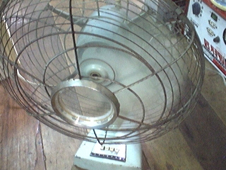ขายพัดลมย้อนยุครุ่นเก่าเหล็กทั้งตัวhitachiลมแรงดี