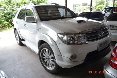 Toyota Fortuner Sport TRD 4W  VSC รถบ้านสวยมาก